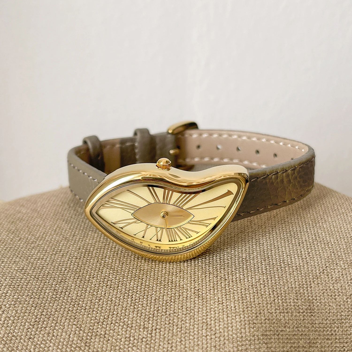 Montre créative rétro haut de  - Cartier Watch Tank avis et prix